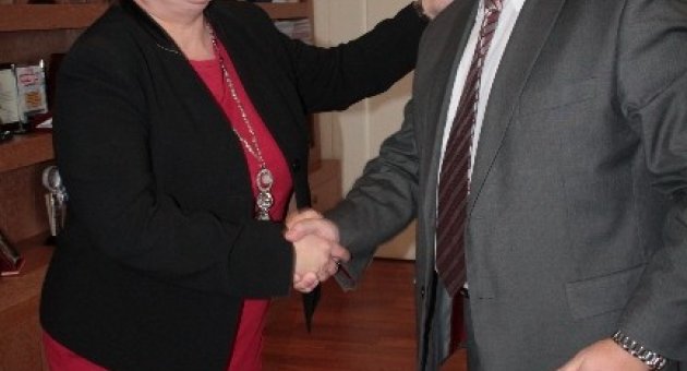 Komşudan Sıcak Ziyaret