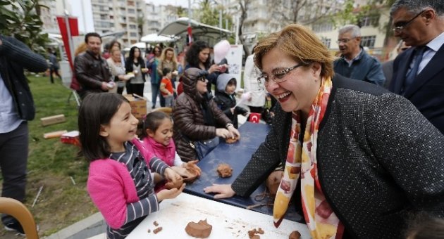 Konak’ta 23 Nisan Coşkusu