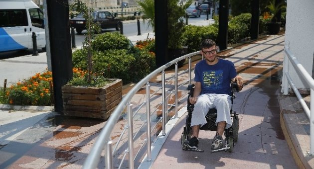 Konak’ta Engelli Kaldıran Uygulama