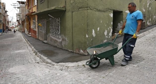 Konak’ta Vatandaş İstedi Kaldırımlar Değişti