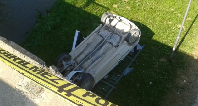 Köprüden Uçan Otomobilden Sağ Çıktılar