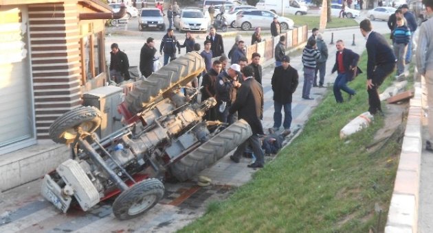 Köprüden Uçan Traktörde Can Pazarı