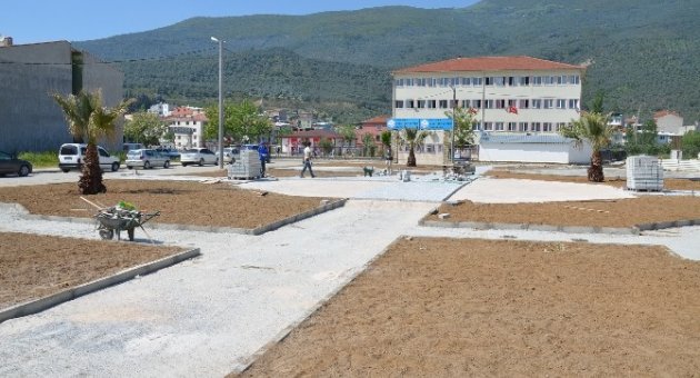 Kordon Ve Okul Girişi Güzelleşiyor