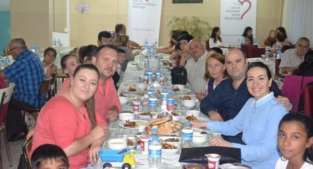 Koruyucu Aileler, İftar Yemeğinde Bir Araya Geldi
