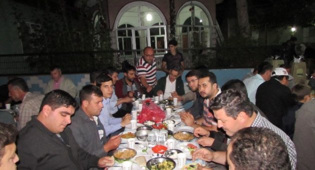 Köy Cami Gençleri Sahur Yemeği Düzenledi