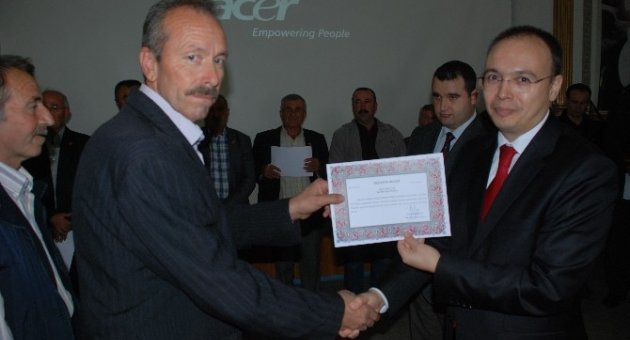 Köy Muhtarlarına Plaket