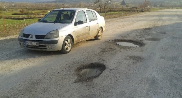 Köy Yolları Tehlike Saçıyor