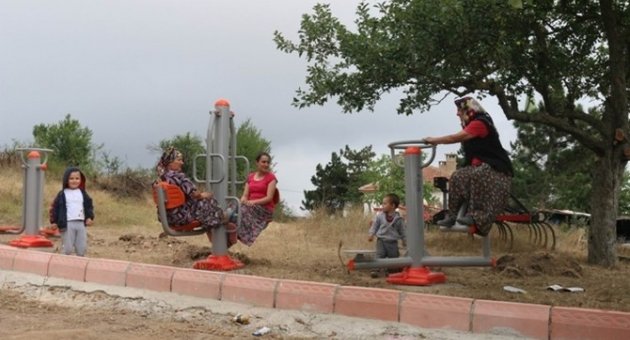 Köylü Kadınların Spor Aletleri Keyfi