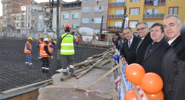 Köylü Pazarı Ve Katlı Otoparkın Temeli Atıldı