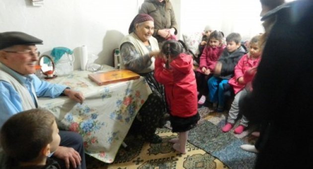 Kreş Öğrencilerinden Yaşlılar Haftası Kutlaması