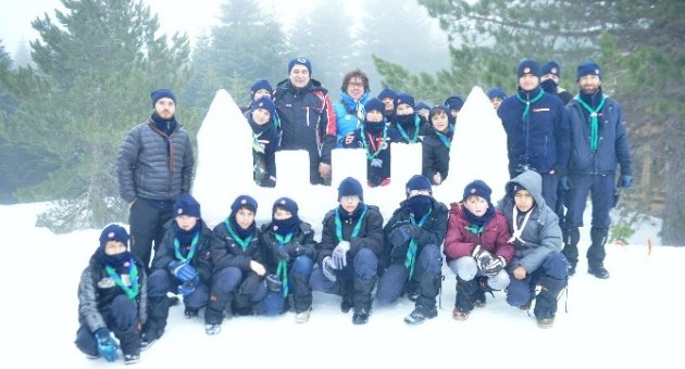 Küçük İzcilerden Uludağ’da Eskimo Hayatı