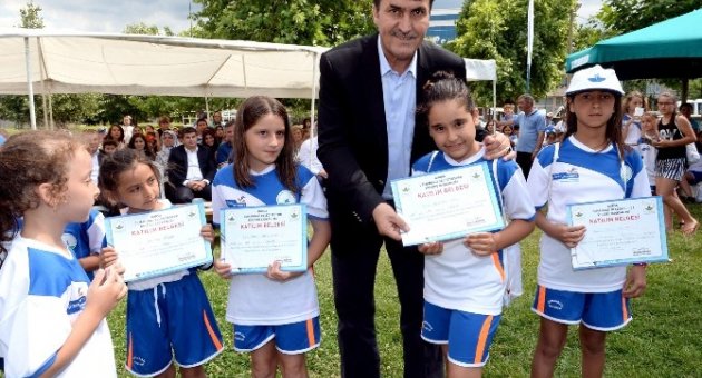 Küçük Kulaçlar Sertifikalarını Aldı