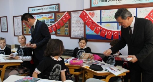 Kültür Müdürlüğünden Öğrencilere Anlamlı Hediye
