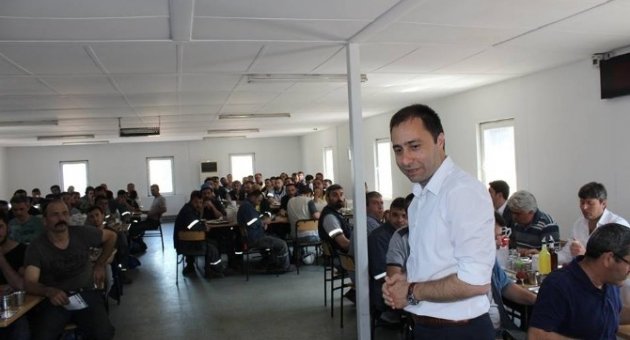 Kürşat Tuna İşçilerle Yemek Yedi