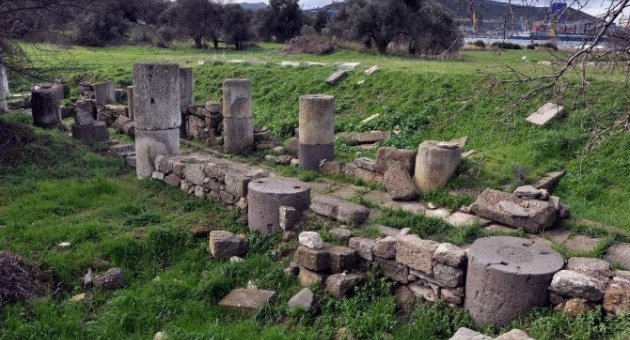 Kyme Antik Kenti Yaz Kış Ziyaretçi Akınına Uğruyor