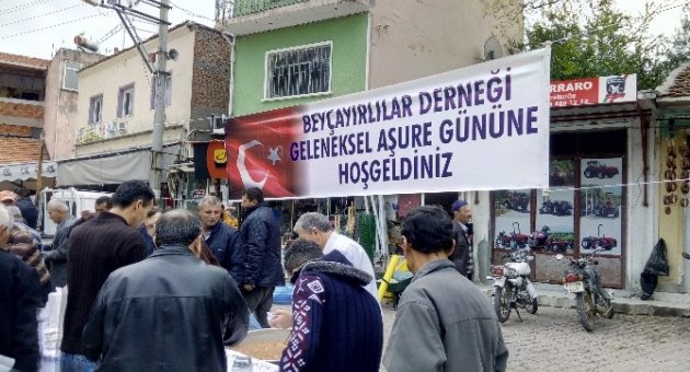 Lapseki Beyçayırlılar Derneğinden Aşure İkramı