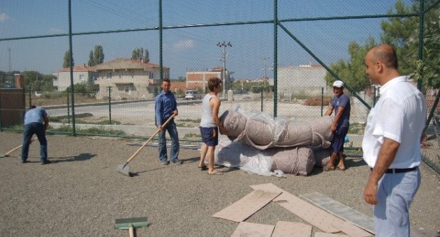 Lapseki İlçesine 1 Milyon 200 Bin Liralık Halı Saha Yatırımı