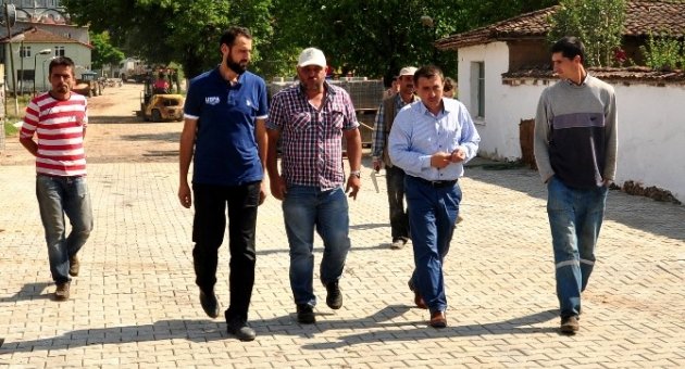 Lapseki Köylerine Parke Taş Döşeniyor