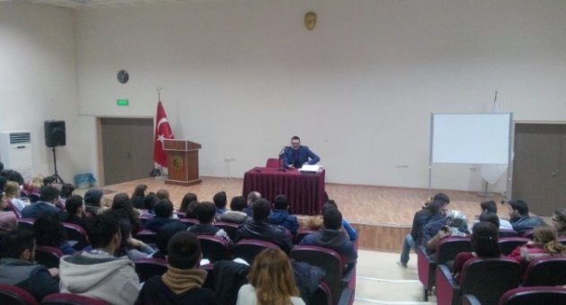Lapseki Meslek Yüksek Okulu’nda Hukuk Semineri Gerçekleştirildi
