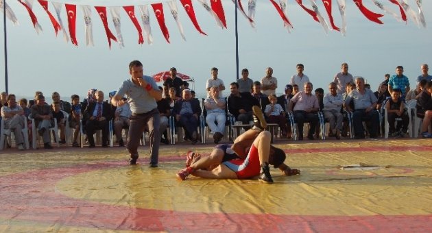 Lapseki Minder Güreşleri Yapıldı