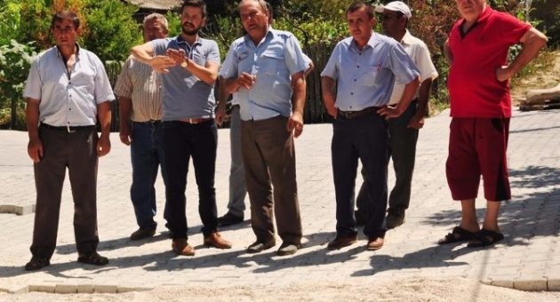 Lapseki’de 24 Köye 18 Bin 500 Metrekare Parke Taşı Döşeniyor