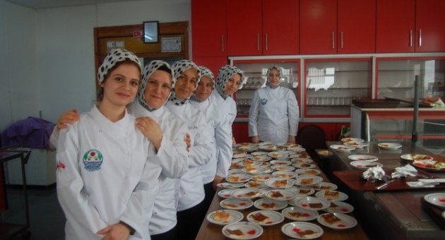 Lapseki’de Aşçı Yardımcısı Kursu Açıldı
