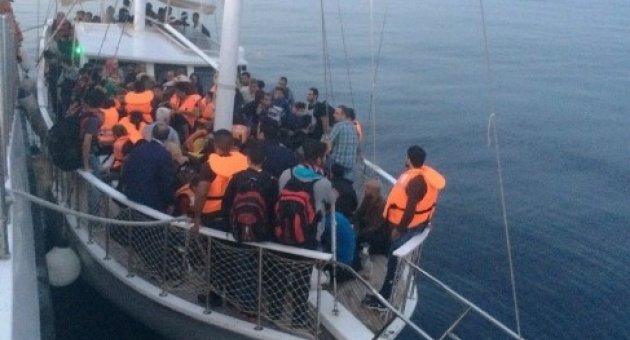 Lastik Botla Değil Yelkenliyle Kaçıyorlardı
