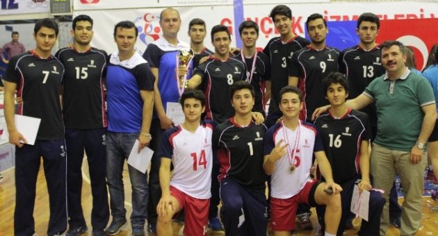 Liseler Voleybol’da Yamanlar Türkiye İkincisi Oldu