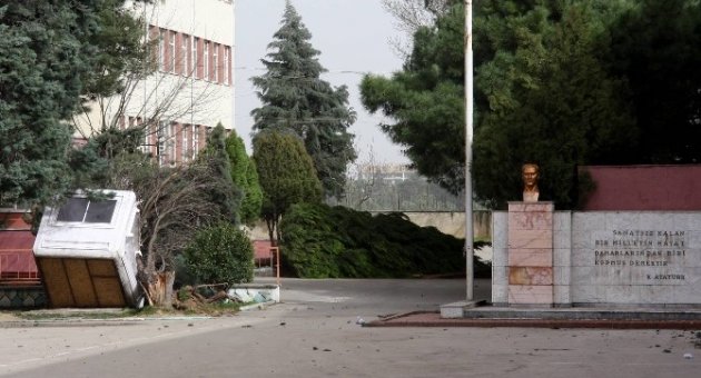 Lodos Bursa’da Yıkmaya Devam Ediyor