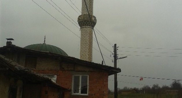 Lodos Minarenin Külahını Uçurdu