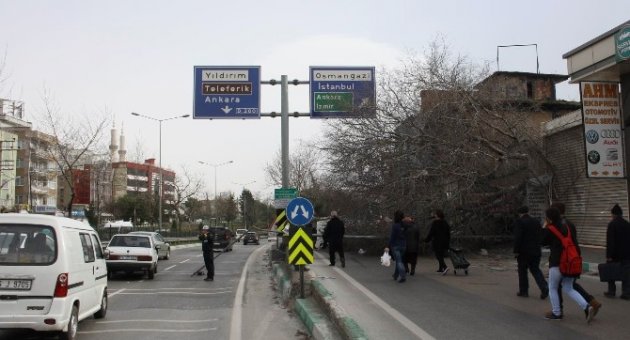 Lodos, Zincirle Bağlanan Ağacı Bile Devirdi