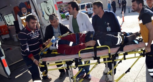 Lodosun Devirdiği Direği Onaran Görevli Elektrik Akımına Kapılarak Ağır Yaralandı