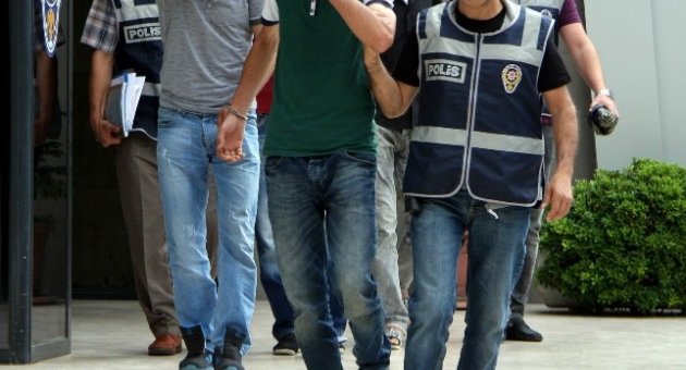 Lüks Cipten 18 Bin Lira Çalan 4 Zanlıyı Güvenlik Kameraları Ele Verdi