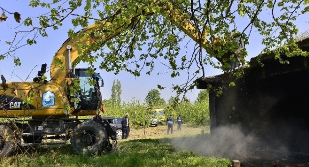 Madde Bağımlılarının Meskeni Olan Metruk Binalar Yıkılıyor