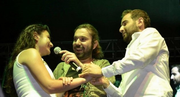 Magazin Muhabirinden Halil Sezai Konserinde Evlenme Teklifi