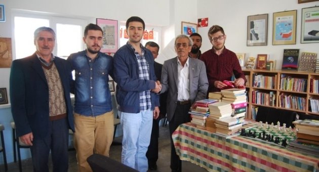 Malkara’da Ak Partili Gençler Kitap Bağışı Yaptı