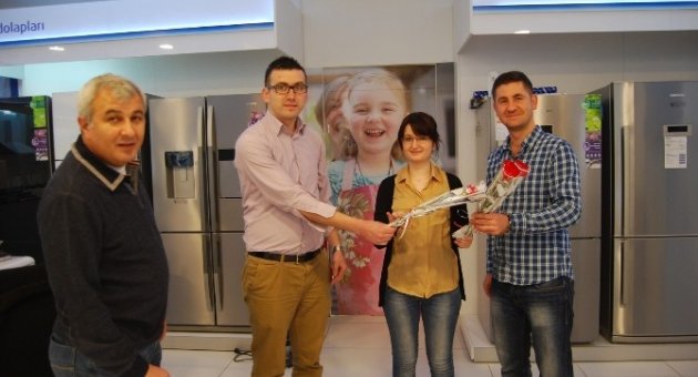 Malkara’da Kadın Girişimcilere Çiçek Dağıtıldı