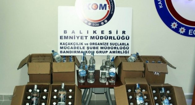 Manavda Kaçak İçki Ele Geçirildi