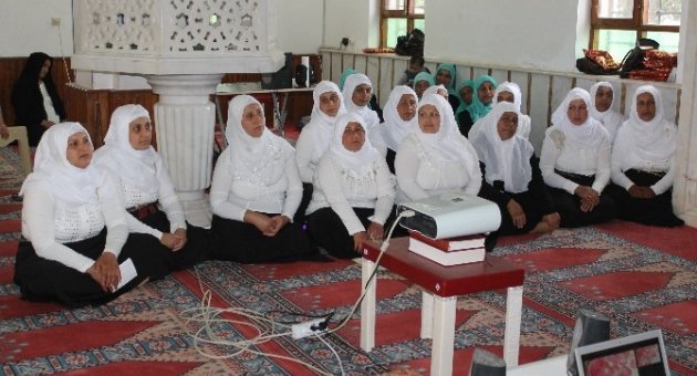 Manyas’taki Roman Bayanlar Hatim Dualarını Yaptılar