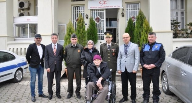 Mavi Kapaklar Kore Gazisine Tekerlekli Sandalye Oldu