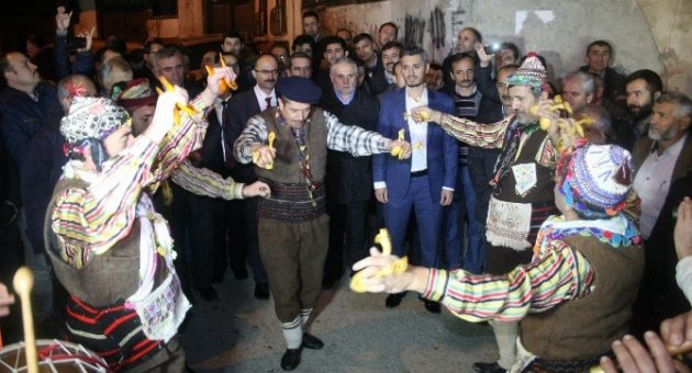 Meclis’e 3 Vekil Gönderen Dernekten Coşkulu Kutlama