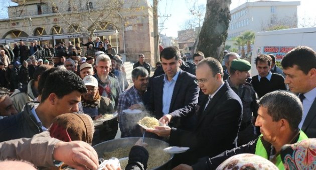 Mehmet Akif Ersoy İçin Mevlit Okutulup Pilav Dağıtıldı