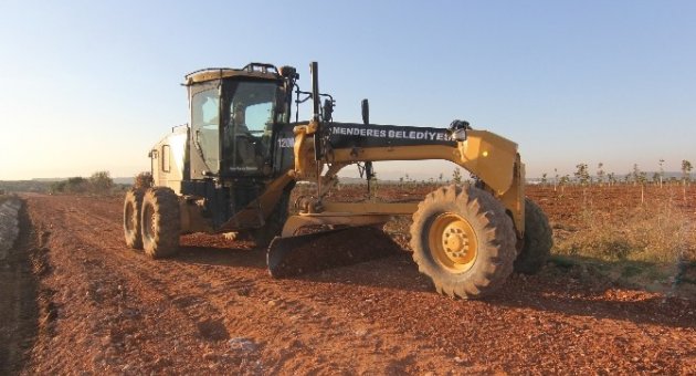 Menderes Belediyesi İlçedeki Ova Yollarını Yenileniyor
