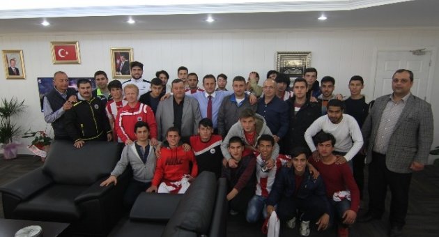 Menderes İzmir Şampiyonu Oldu