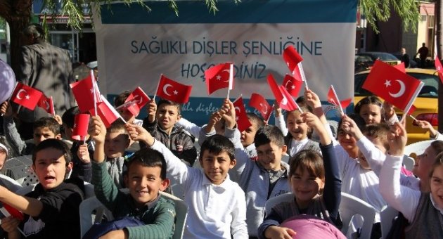 Menderes’te Sağlıklı Dişler Etkinliği