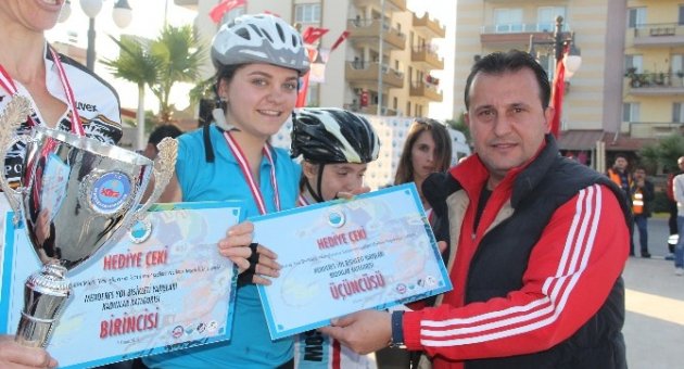 Menderes’te Yol Bisiklet Yarışları Sona Erdi