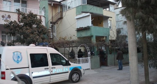 Merdivenlerden Düşen Adamın Cesedini Komşusu Buldu
