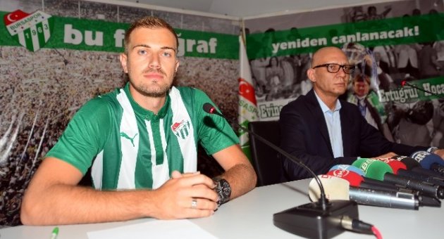 Mert Günok İmzayı Attı