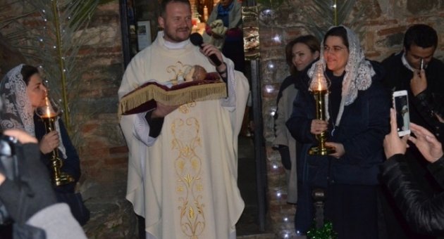 Meryem Ana Evi’nde Düzenlenen Noel Gecesinde Barış İçin Dua Edildi