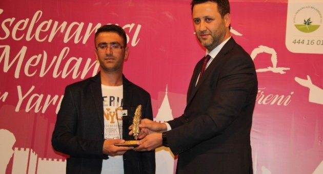 ’mevlana Şiir Yarışması’nda Dereceye Giren Gençler Ödüllendirildi